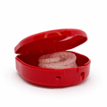 Caja de retenedor con correa plana roja